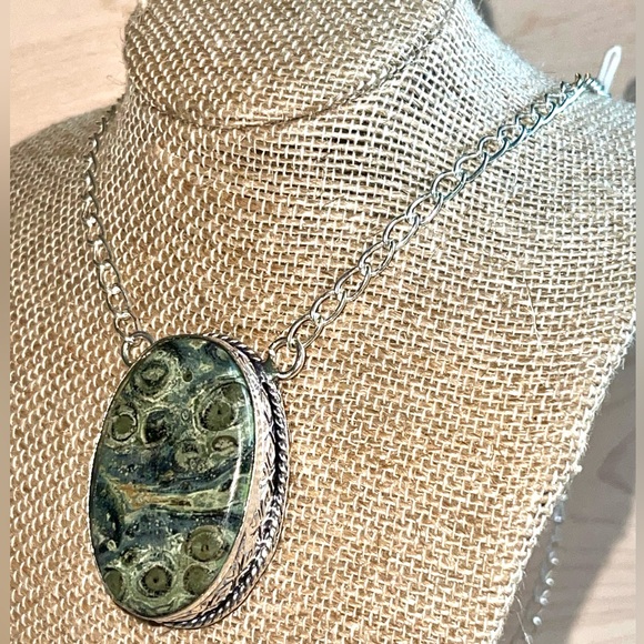 Crocodile Kambaba Jasper Pendant Necklace - Picture 7 of 10